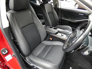 2015 Lexus IS 300H - Thumbnail