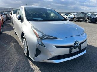 2018 Toyota Prius - Thumbnail