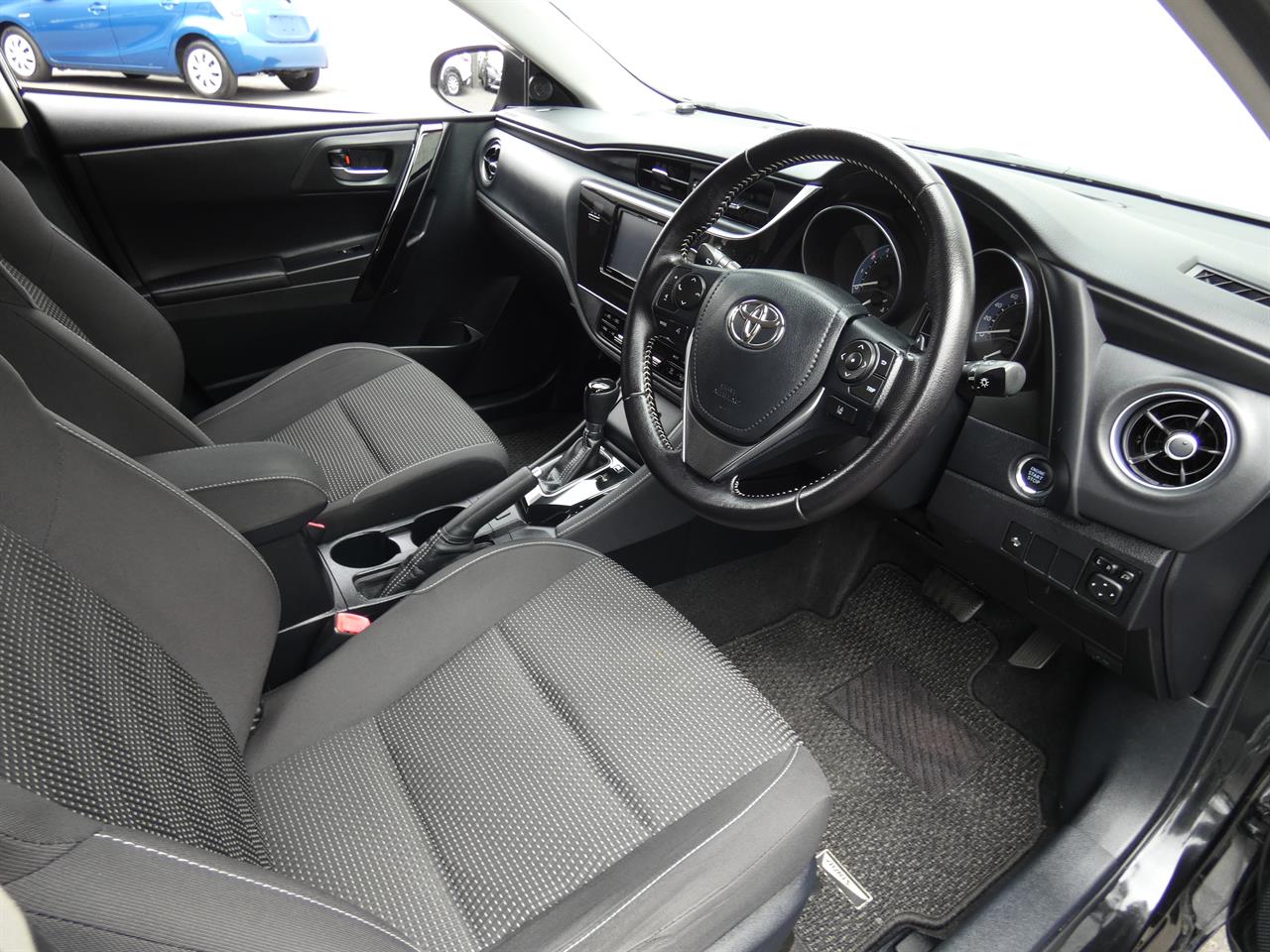 2015 Toyota AURIS