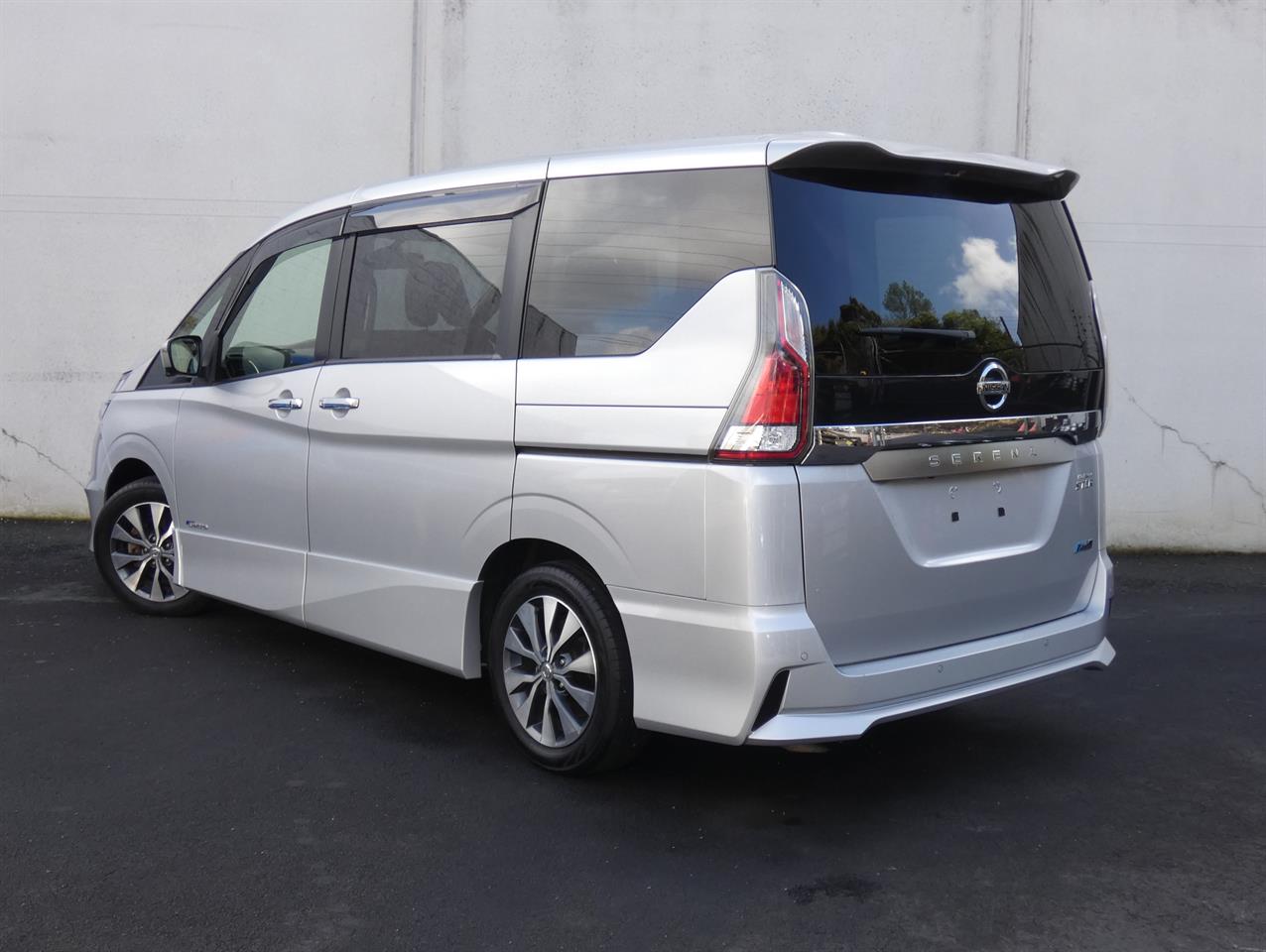 2017 Nissan SERENA