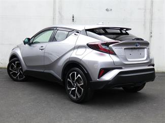 2017 Toyota C-HR - Thumbnail